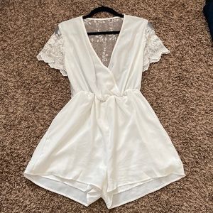 White lace back romper Shein size Medium